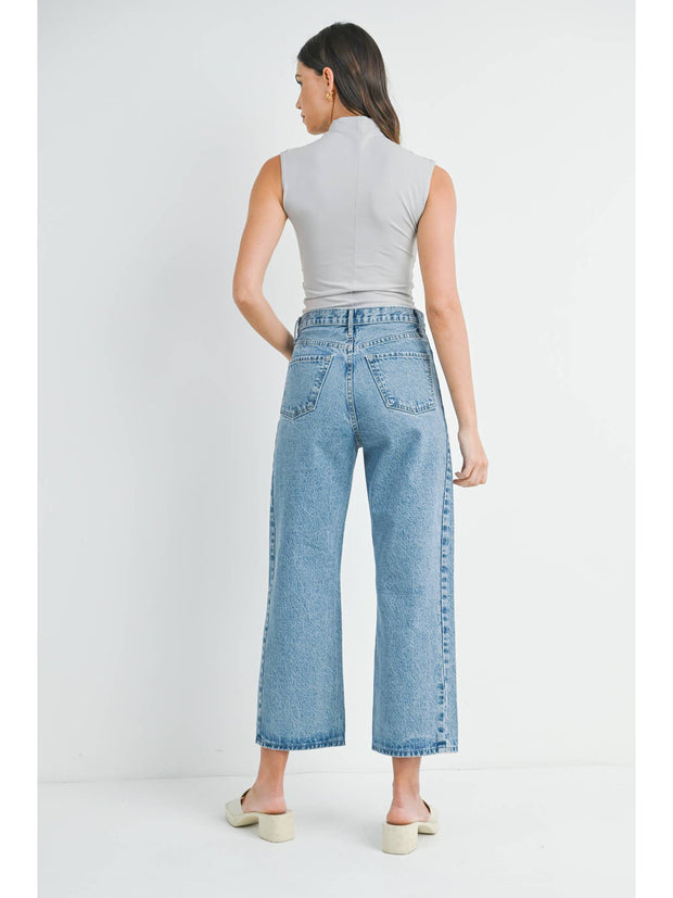 Barrel Jeans With a Twist